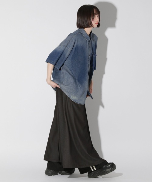 Anui（アニュイ）の「【UNISEX】フラワーデニムシャツ（シャツ/ブラウス・レディース・ブルー/ブラック・MEDIUM）」の8枚目の写真