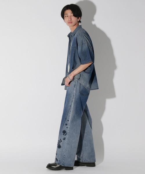 Anui（アニュイ）の「【UNISEX】フラワーデニムシャツ（シャツ/ブラウス・レディース・ブルー/ブラック・MEDIUM）」の5枚目の写真