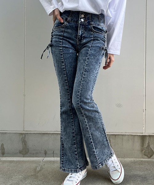 GLAMOROUS JANE(グラマラスジェーン)の「脇レースアップハイウエストデニムフレアパンツ(デニムパンツ・レディース・ブラック/チャコールグレー/ブルー・M/S)」の3枚目の写真