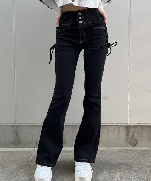 GLAMOROUS JANE(グラマラスジェーン)の「脇レースアップハイウエストデニムフレアパンツ(デニムパンツ・レディース・ブラック/チャコールグレー/ブルー・M/S)」の1枚目の写真