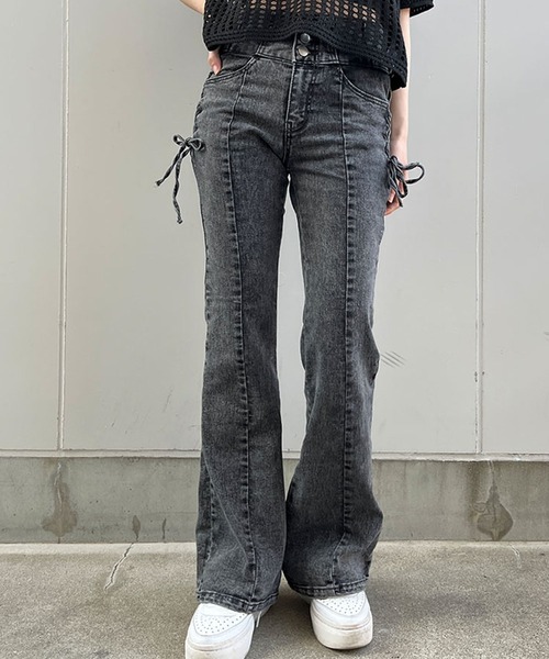 GLAMOROUS JANE(グラマラスジェーン)の「脇レースアップハイウエストデニムフレアパンツ(デニムパンツ・レディース・ブラック/チャコールグレー/ブルー・M/S)」の20枚目の写真