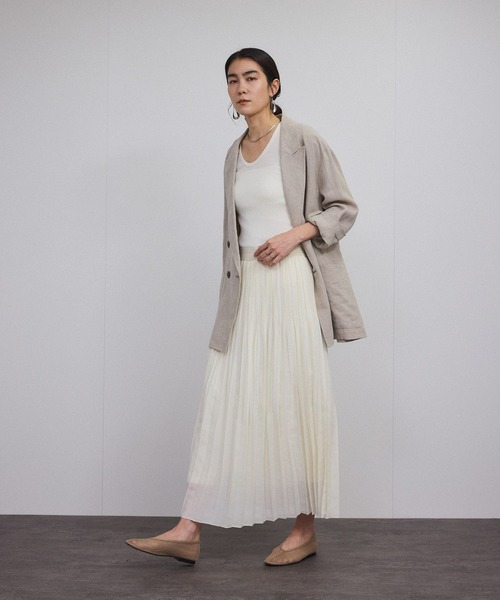 SALON adam et rope'（サロン アダム エ ロペ）の「Hug Silk ラウンドネックタンクトップ（タンクトップ・レディース・オフホワイト/ブラック/ネイビー・FREE）」の6枚目の写真