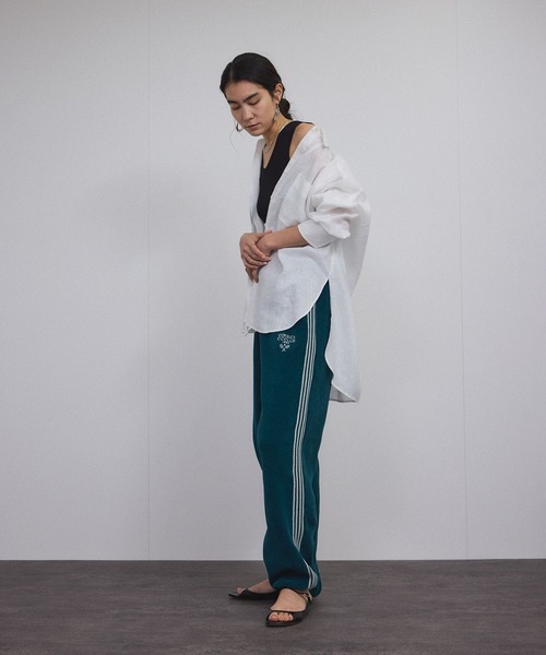 SALON adam et rope'（サロン アダム エ ロペ）の「Hug Silk ラウンドネックタンクトップ（タンクトップ・レディース・オフホワイト/ブラック/ネイビー・FREE）」の8枚目の写真