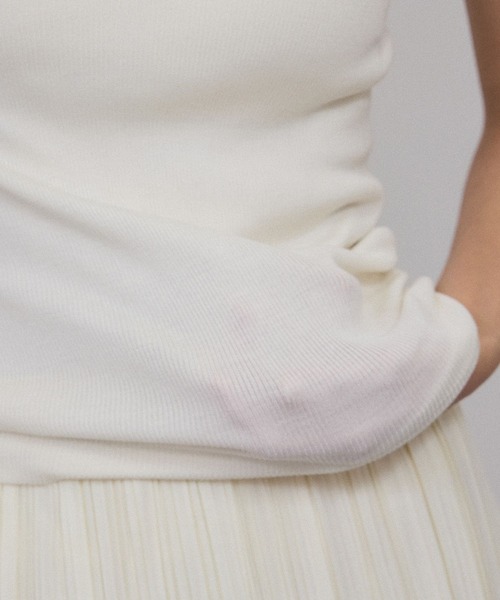 SALON adam et rope'（サロン アダム エ ロペ）の「Hug Silk ラウンドネックタンクトップ（タンクトップ・レディース・オフホワイト/ブラック/ネイビー・FREE）」の12枚目の写真