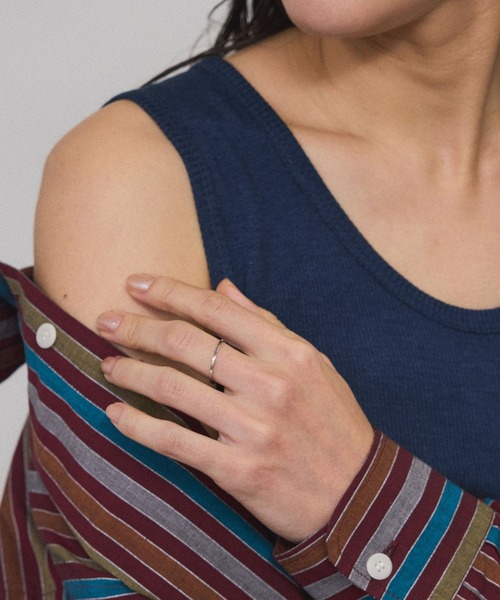 SALON adam et rope'（サロン アダム エ ロペ）の「Hug Silk ラウンドネックタンクトップ（タンクトップ・レディース・オフホワイト/ブラック/ネイビー・FREE）」の15枚目の写真