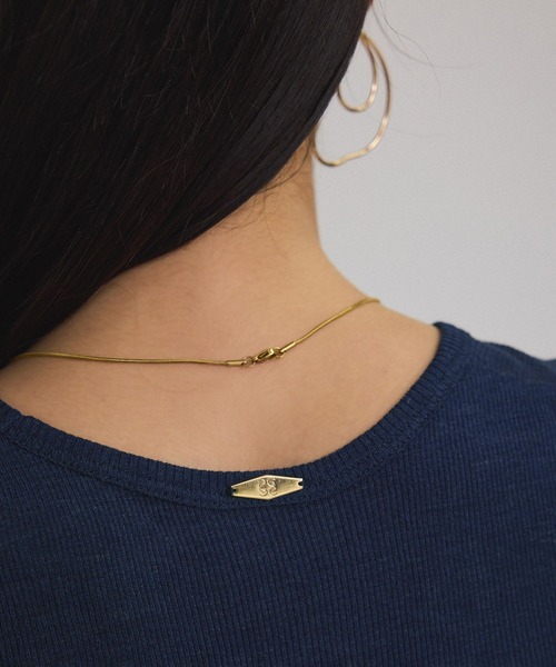 SALON adam et rope'（サロン アダム エ ロペ）の「Hug Silk ラウンドネックタンクトップ（タンクトップ・レディース・オフホワイト/ブラック/ネイビー・FREE）」の16枚目の写真