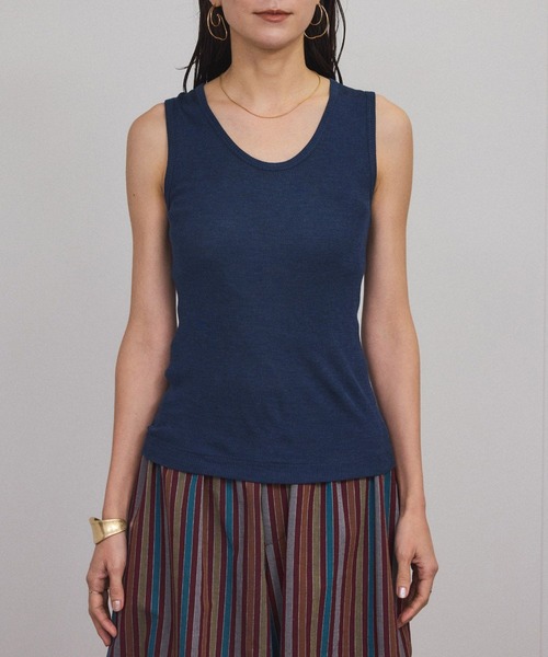 SALON adam et rope'（サロン アダム エ ロペ）の「Hug Silk ラウンドネックタンクトップ（タンクトップ・レディース・オフホワイト/ブラック/ネイビー・FREE）」の17枚目の写真