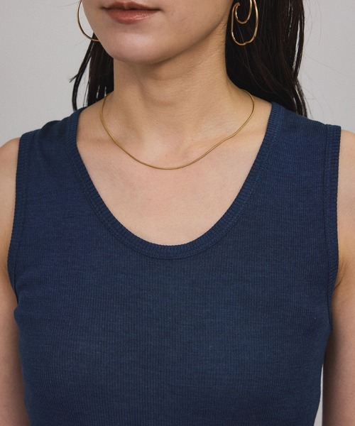 SALON adam et rope'（サロン アダム エ ロペ）の「Hug Silk ラウンドネックタンクトップ（タンクトップ・レディース・オフホワイト/ブラック/ネイビー・FREE）」の20枚目の写真