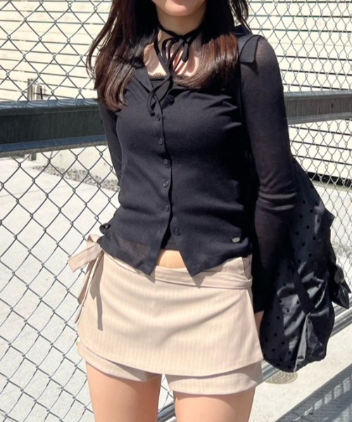 Never mind the XU / Chikashitsu+(ネバーマインド ザ エックスユー / チカシツプラス)の「【nmtc+】stripe rap pants / 【エヌエムティーシープラス】ストライプボーダーラップスカートパンツ(スカート・レディース・チャコール/ベージュ/グレー・ONE SIZE)」の1枚目の写真