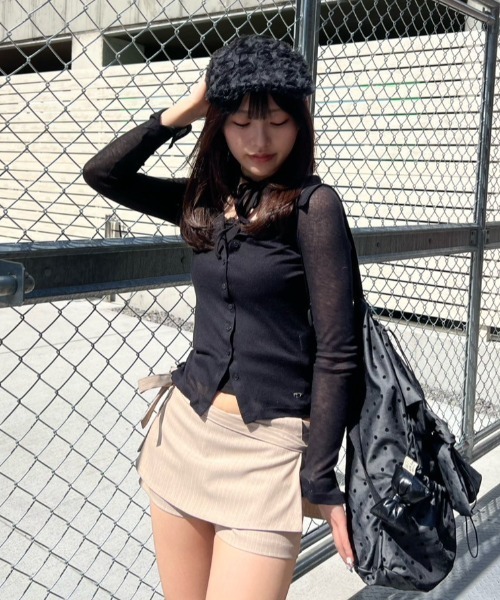 Never mind the XU / Chikashitsu+(ネバーマインド ザ エックスユー / チカシツプラス)の「【nmtc+】stripe rap pants / 【エヌエムティーシープラス】ストライプボーダーラップスカートパンツ(スカート・レディース・チャコール/ベージュ/グレー・ONE SIZE)」の14枚目の写真