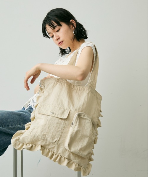 セール】アウトポケットフリルナイロンポケット/A4サイズ収納可能