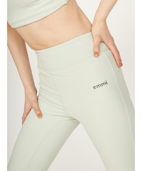 emmi(エミ)の「サステナレッチカプリレギンス(レギンス/スパッツ・レディース・ミント/ライトグレー/ダークブラウン・0/1)」の13枚目の写真