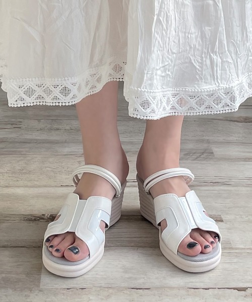 LUGG NAGG（ラグナグ）の「【REFRESH WALK】【2WAY】ストラップ稼働サンダル【３Ｅ】（サンダル・レディース・ブラック/シルバー/ホワイト・L/M/S）」の2枚目の写真