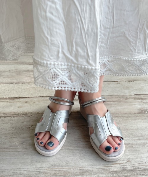 LUGG NAGG（ラグナグ）の「【REFRESH WALK】【2WAY】ストラップ稼働サンダル【３Ｅ】（サンダル・レディース・ブラック/シルバー/ホワイト・L/M/S）」の3枚目の写真