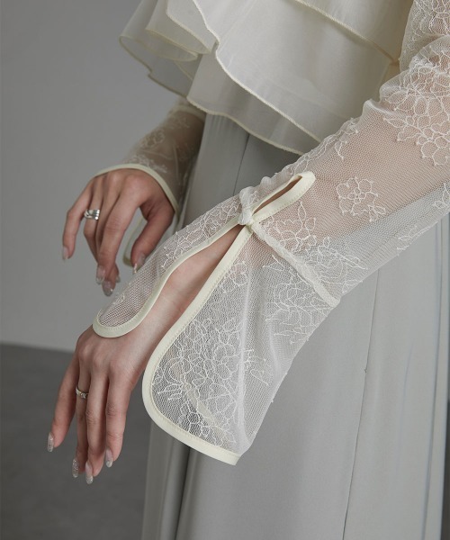 Callarus(カラルス)の「〔Callarus〕ベルスリーブ花柄チュールトップス(ドレス・レディース・ブラック/アイボリー・L/M/LL/3L/S)」の9枚目の写真