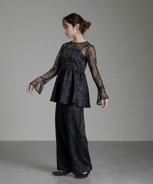 Callarus（カラルス）の「〔Callarus〕ベルスリーブ花柄チュール