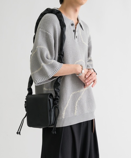 epnok(エプノック)の「シャーリングスクエアミニショルダーバッグ(ショルダーバッグ・メンズ・ブラック・ONE SIZE)」の2枚目の写真