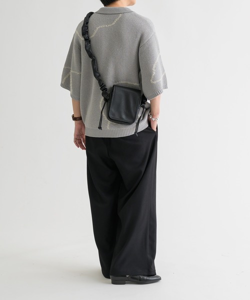 epnok(エプノック)の「シャーリングスクエアミニショルダーバッグ(ショルダーバッグ・メンズ・ブラック・ONE SIZE)」の9枚目の写真