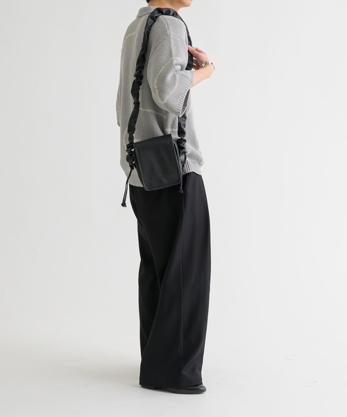 epnok(エプノック)の「シャーリングスクエアミニショルダーバッグ(ショルダーバッグ・メンズ・ブラック・ONE SIZE)」の8枚目の写真