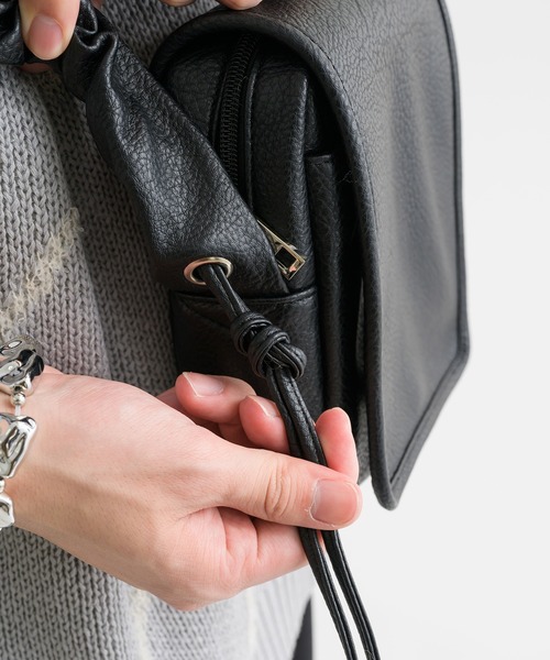 epnok(エプノック)の「シャーリングスクエアミニショルダーバッグ(ショルダーバッグ・メンズ・ブラック・ONE SIZE)」の14枚目の写真