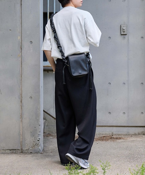 epnok(エプノック)の「シャーリングスクエアミニショルダーバッグ(ショルダーバッグ・メンズ・ブラック・ONE SIZE)」の18枚目の写真