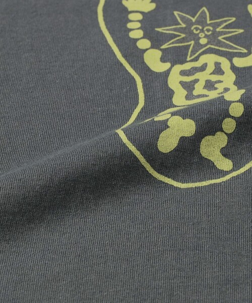 TOKYO CULTUART by BEAMS（トウキョウカルチャートバイビームス）の「norahi / starskel Tee Shirt　Hologram（Tシャツ/カットソー・レディース・ライトグレー/チャコールグレー・LARGE/SMALL/MEDIUM/X-LARGE）」の4枚目の写真