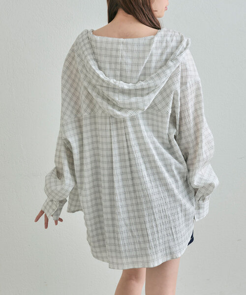 OLIVE des OLIVE(オリーブデオリーブ)の「フードBigシャツ(シャツ/ブラウス・レディース・ネイビー/サックスブルー/アイボリー/オフホワイト・FREE)」の21枚目の写真