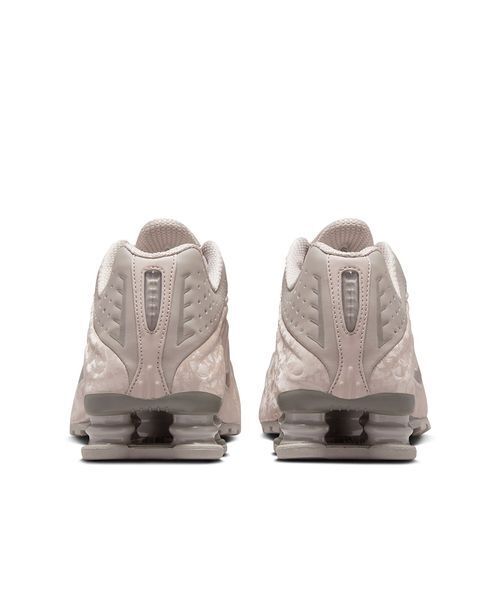 NIKE】SHOX R4（スニーカー）｜NIKE（ナイキ）のファッション