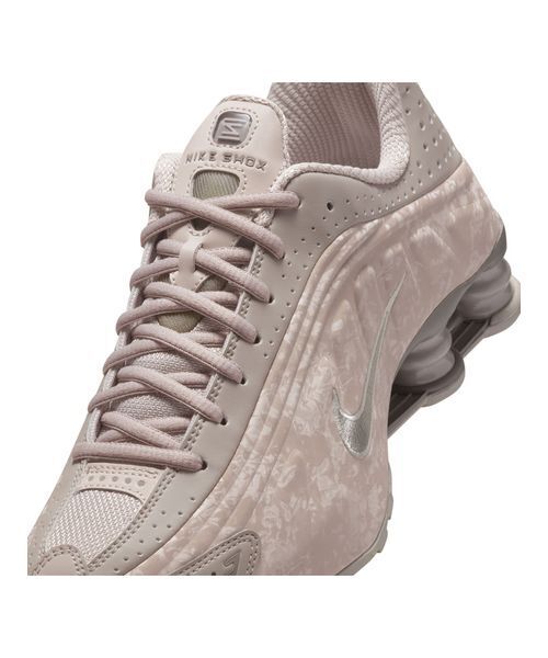 NIKE】SHOX R4（スニーカー）｜NIKE（ナイキ）のファッション