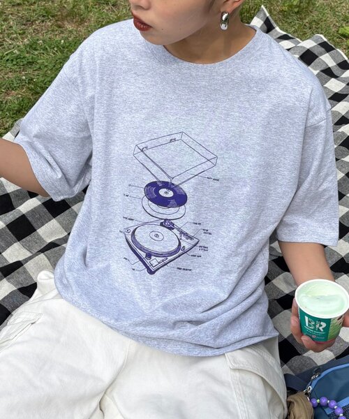 CIAOPANIC TYPY（チャオパニックティピー）の「【UNISEX】レコードTEE（Tシャツ/カットソー・レディース・ホワイト/グレー/ブラック・MEDIUM/LARGE）」の3枚目の写真