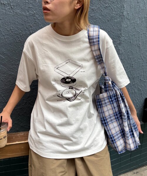 CIAOPANIC TYPY（チャオパニックティピー）の「【UNISEX】レコードTEE（Tシャツ/カットソー・レディース・ホワイト/グレー/ブラック・MEDIUM/LARGE）」の5枚目の写真