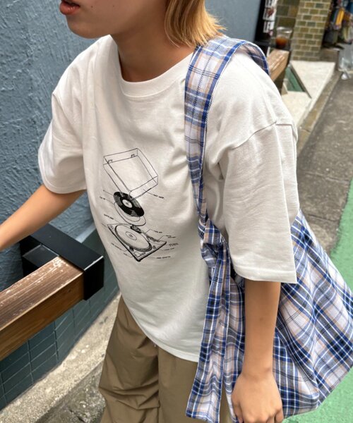 CIAOPANIC TYPY（チャオパニックティピー）の「【UNISEX】レコードTEE（Tシャツ/カットソー・レディース・ホワイト/グレー/ブラック・MEDIUM/LARGE）」の7枚目の写真