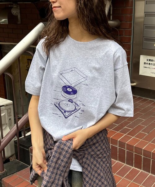 CIAOPANIC TYPY（チャオパニックティピー）の「【UNISEX】レコードTEE（Tシャツ/カットソー・レディース・ホワイト/グレー/ブラック・MEDIUM/LARGE）」の20枚目の写真