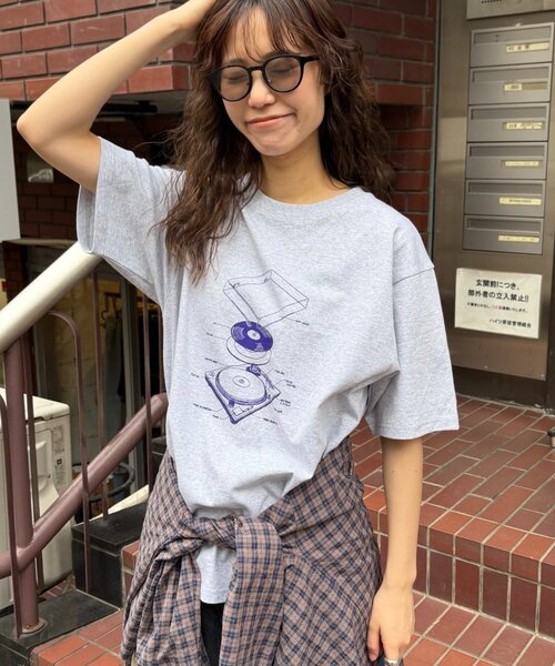 CIAOPANIC TYPY（チャオパニックティピー）の「【UNISEX】レコードTEE（Tシャツ/カットソー・レディース・ホワイト/グレー/ブラック・MEDIUM/LARGE）」の21枚目の写真