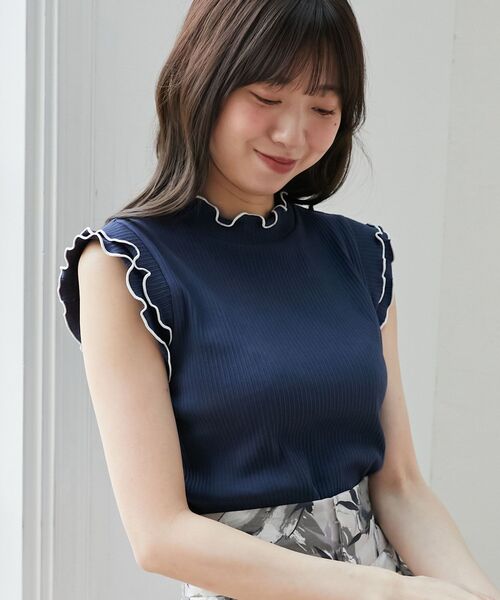 MAJESTIC LEGON（マジェスティックレゴン）の「ノースリフリルメロウリブトップス（Tシャツ/カットソー・レディース・アイボリー/グレイッシュベージュ/イエロー/モカ/ライトグリーン/ブルー/ネイビー/ブラック系その他/ブラック/ボルドー・MEDIUM）」の7枚目の写真