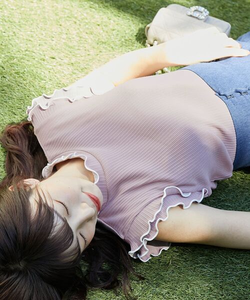 MAJESTIC LEGON（マジェスティックレゴン）の「ノースリフリルメロウリブトップス（Tシャツ/カットソー・レディース・アイボリー/グレイッシュベージュ/イエロー/モカ/ライトグリーン/ブルー/ネイビー/ブラック系その他/ブラック/ボルドー・MEDIUM）」の5枚目の写真