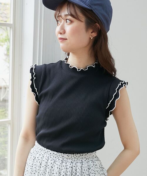 MAJESTIC LEGON（マジェスティックレゴン）の「ノースリフリルメロウリブトップス（Tシャツ/カットソー・レディース・アイボリー/グレイッシュベージュ/イエロー/モカ/ライトグリーン/ブルー/ネイビー/ブラック系その他/ブラック/ボルドー・MEDIUM）」の2枚目の写真