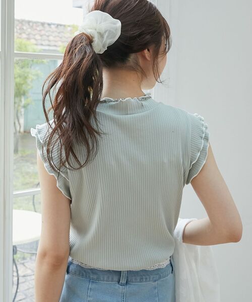 MAJESTIC LEGON(マジェスティックレゴン)の「ノースリフリルメロウリブトップス(Tシャツ/カットソー・レディース・アイボリー/グレイッシュベージュ/イエロー/モカ/ライトグリーン/ブルー/ネイビー/ブラック系その他/ブラック/ボルドー・MEDIUM)」の15枚目の写真