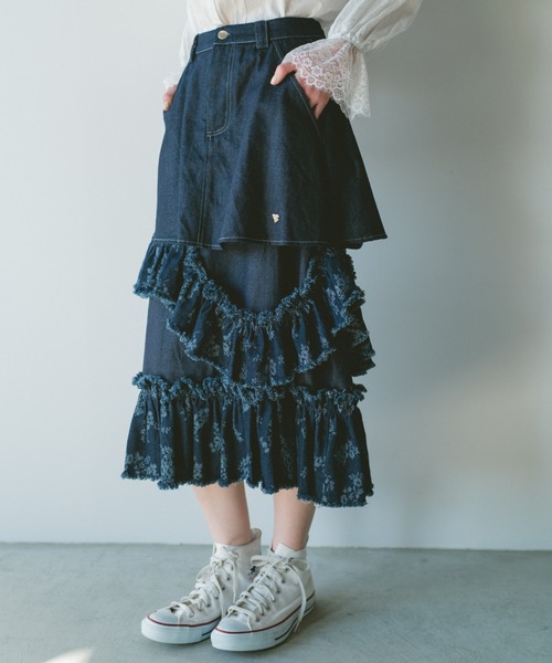 idem（イデム）の「damage frill denim skirt／花柄ジャガードフリルデザインスカート（デニムスカート・レディース・ブルー/ネイビー・FREE）」の2枚目の写真