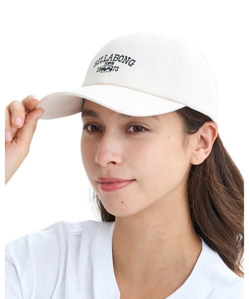 BILLABONG(ビラボン)の「【BILLABONG/ビラボン】25SS LOGO CAP/ロングバイザーロゴキャップ(帽子)(キャップ・レディース・ホワイト/ブラック/ベージュ・FREE)」の1枚目の写真