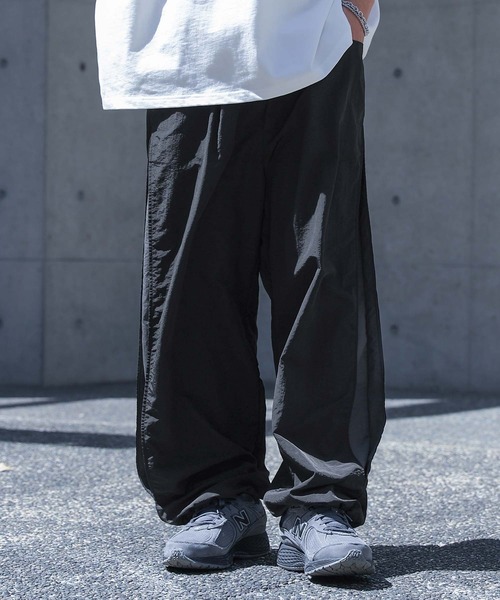 MDR(エムディアール)の「冷感サイドタックナイロンパンツ(その他パンツ・メンズ・グレイッシュベージュ/ブラック・L/M)」の6枚目の写真