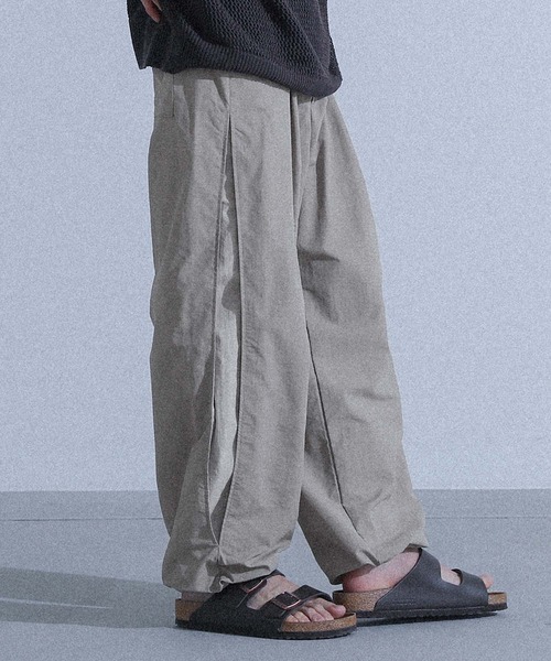MDR(エムディアール)の「冷感サイドタックナイロンパンツ(その他パンツ・メンズ・グレイッシュベージュ/ブラック・L/M)」の4枚目の写真