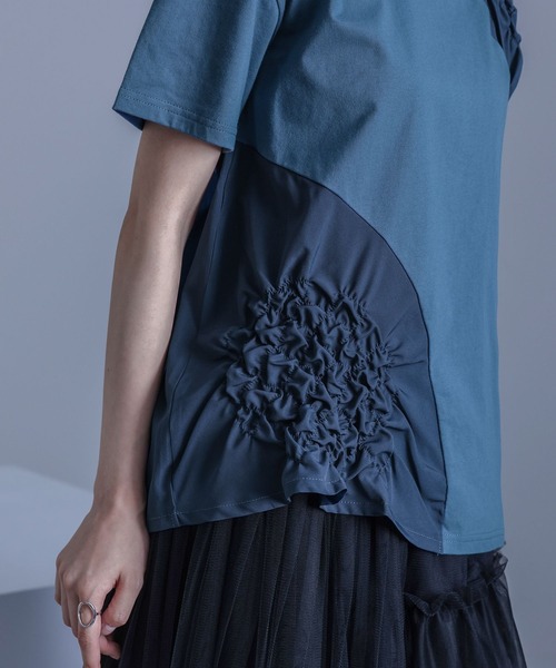 kOhAKU（コハク）の「異素材シャーリング切替カットソー（Tシャツ/カットソー・レディース・ブラック/ブルー・2/1）」の18枚目の写真