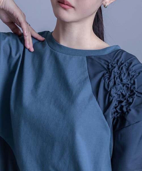 kOhAKU（コハク）の「異素材シャーリング切替カットソー（Tシャツ/カットソー・レディース・ブラック/ブルー・2/1）」の19枚目の写真