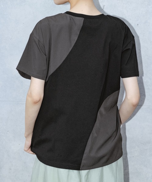 kOhAKU（コハク）の「異素材シャーリング切替カットソー（Tシャツ/カットソー・レディース・ブラック/ブルー・2/1）」の6枚目の写真