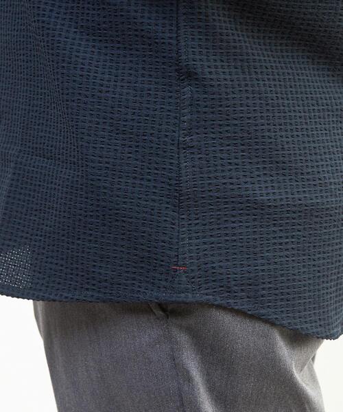 MEN'S MELROSE(メンズメルローズ)の「ドットエアー7分袖ワンピースカラーシャツ | 軽量 / ストレッチ / 吸水速乾(シャツ/ブラウス・メンズ・チェック/ネイビー/ホワイト・4/3/2)」の16枚目の写真