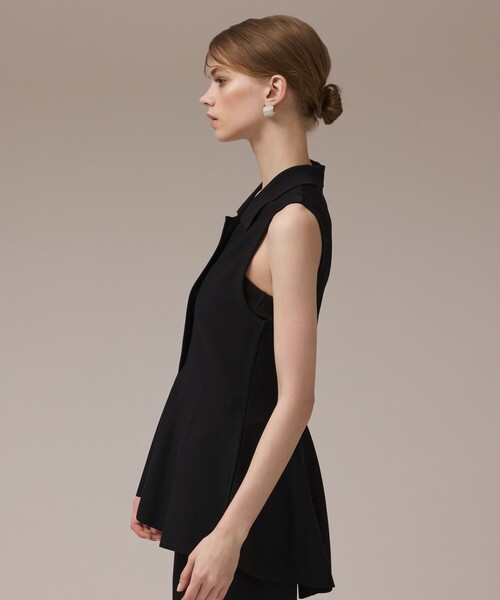 GRACE CONTINENTAL（グレースコンチネンタル）の「ビジューニットベスト（ベスト・レディース・ブラック/ボルドー・38/36）」の6枚目の写真