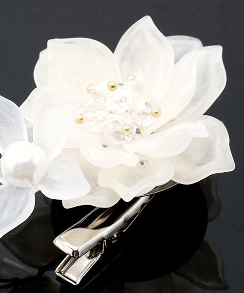 SOUBIEN(ソウビエン)の「flower髪飾り(和装小物・レディース・ホワイト系/ブルーグリーン/イエロー/オレンジ/コーラルピンク/ライトグリーン/パープル系/ライトピンク・FREE)」の9枚目の写真