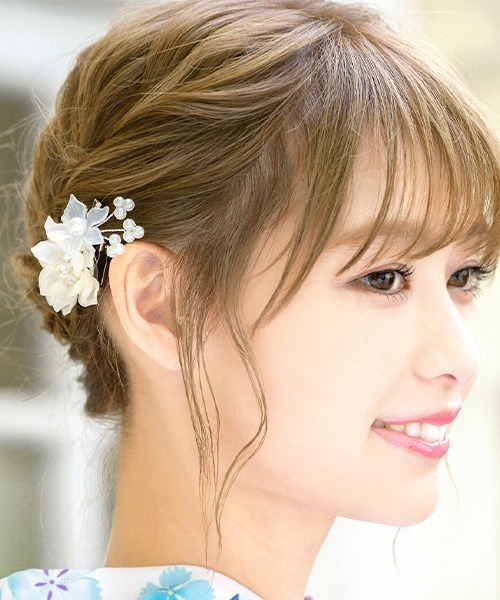 SOUBIEN(ソウビエン)の「flower髪飾り(和装小物・レディース・ホワイト系/ブルーグリーン/イエロー/オレンジ/コーラルピンク/ライトグリーン/パープル系/ライトピンク・FREE)」の12枚目の写真