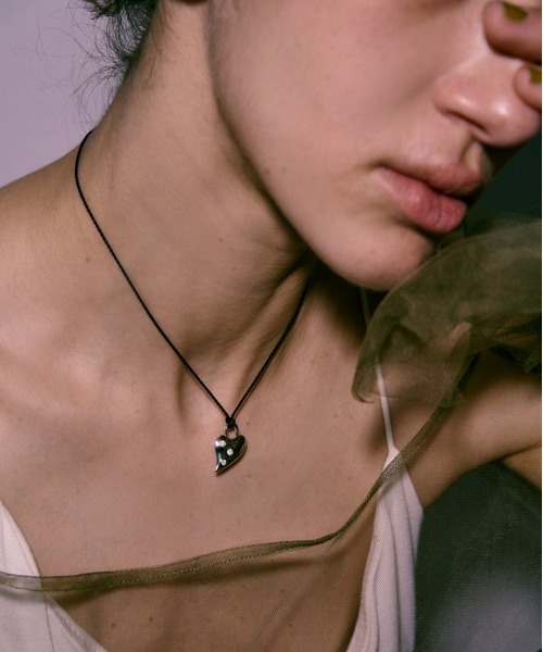 LAPUIS(ラピュイ)の「LAPUIS(ラピュイ) Garden Heart necklace(チョーカー・レディース・シルバー/ゴールド・FREE)」の5枚目の写真
